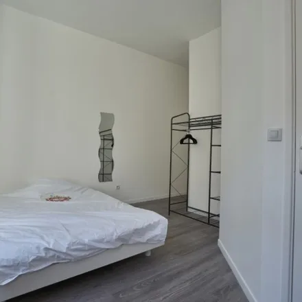 Image 3 - 63 Rue du Marché, 59000 Lille, France - Apartment for rent