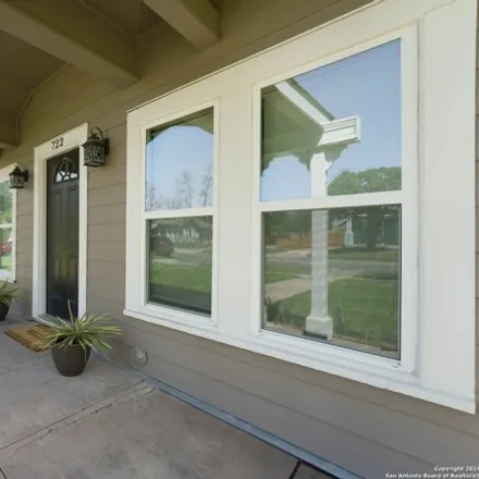 Image 3 - 722 Hammond Ave, San Antonio, Texas, 78210 - House for sale