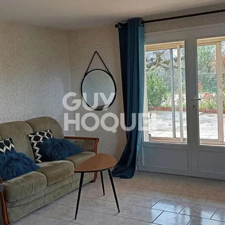 Rent this 3 bed apartment on 78 Avenue Victor Hugo in 84200 Carpentras, France
