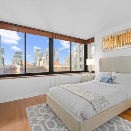 Image 5 - The Alfred, 161 West 61st Street, New York, NY 10023, USA - Condo for sale
