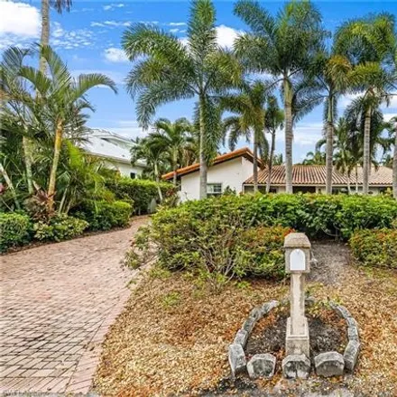 Image 6 - 778 Broad Court South, Naples, FL 34102, USA - House for sale