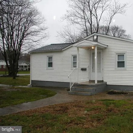 Rent this 3 bed house on 35 7th Avenue in Carneys Point Township, Salem County