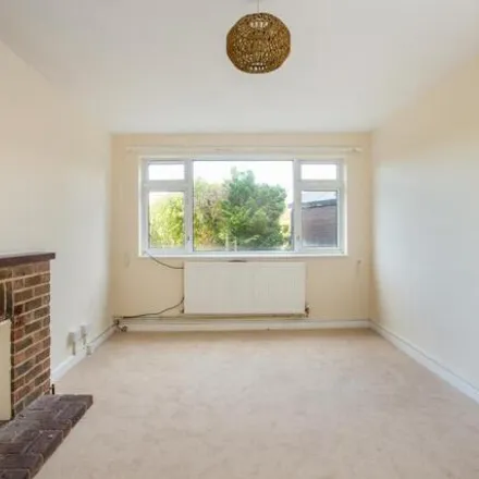 Image 3 - Neville Close, Salisbury, SP1 3EH, United Kingdom - Apartment for sale