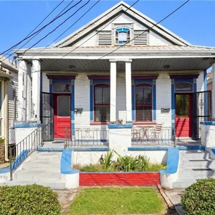 Buy this 4 bed house on 225 South Telemachus Street in New Orleans, LA 70119