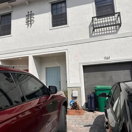 Rent this 3 bed townhouse on 848 Brickell Avenue in Miami, FL 33131