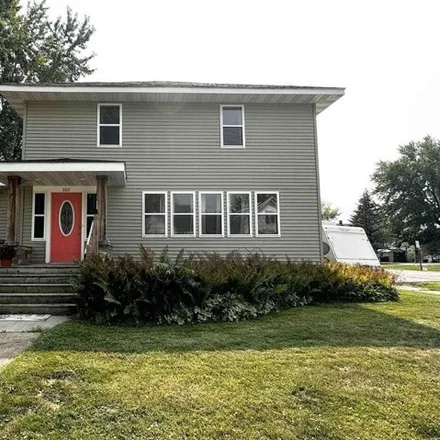 Buy this 4 bed house on 800 East 5th Street in Marshfield, WI 54449