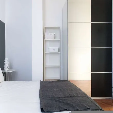 Rent this 6 bed room on Via Ariberto in 15, 20123 Milan MI