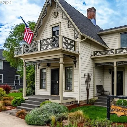 Buy this 5 bed house on Southeast Oak Avenue in Roseburg, OR 97470