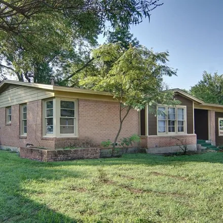 Image 2 - 2132 Briardale Road, Fort Worth, TX 76119, USA - House for sale