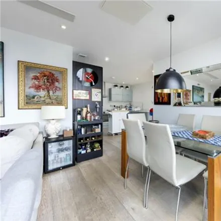 Image 6 - Lincoln House, 30 Keswick Road, London, SW15 2JT, United Kingdom - House for sale