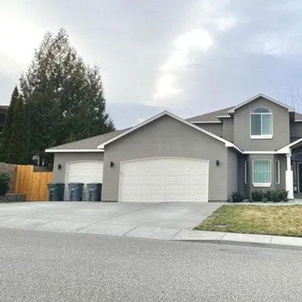 Buy this 4 bed house on 2067 Anna Avenue in Richland, WA 99352