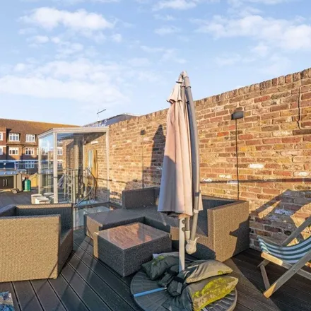 Rent this 2 bed apartment on 23 Steel's Lane in Ratcliffe, London