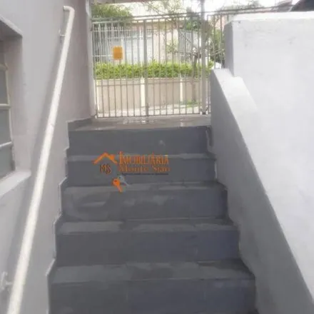 Rent this 2 bed house on Avenida Presidente Humberto de Alencar Castelo Branco 2848 in Vila Augusta, Guarulhos - SP