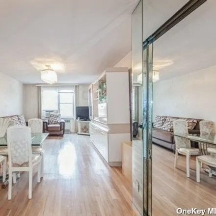 Image 4 - 102-36 64th Avenue, New York, NY 11375, USA - Apartment for sale