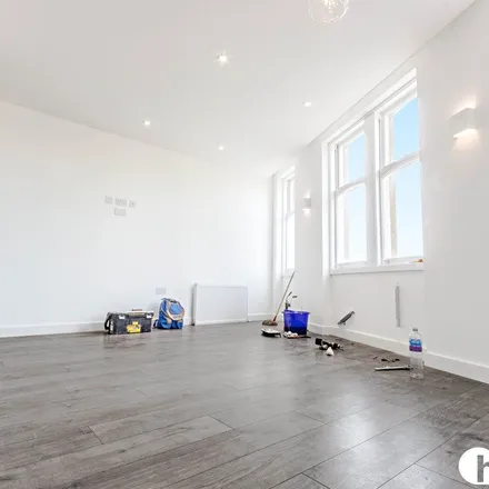 Image 7 - North End Road, London, NW11 7RL, United Kingdom - Apartment for rent