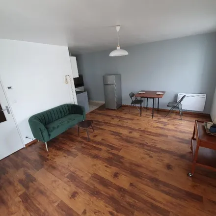 Rent this 1 bed apartment on 84 Rue du Coudray in 44000 Nantes, France