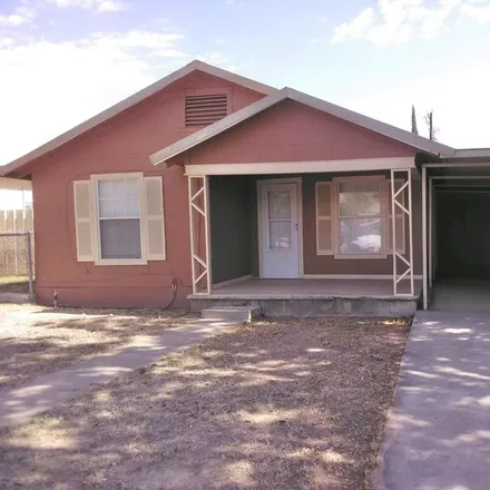 Image 1 - 300 West 4th Street, Iraan, TX 79744, USA - House for sale