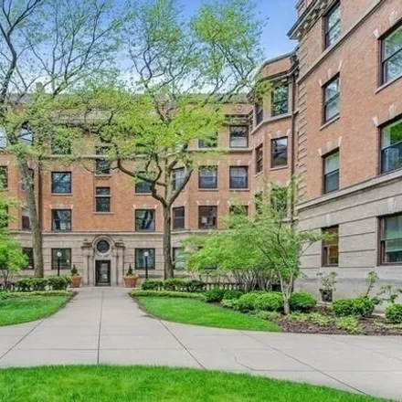 Rent this 3 bed condo on The Pattington in 660-700 West Irving Park Road, Chicago