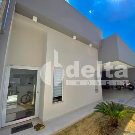Buy this 3 bed house on Rua Carlos Roberto de Paiva in Nova Alvorada, Uberlândia - MG