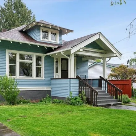 Buy this 4 bed house on 5709 Southeast Lafayette Street in Portland, OR 97206
