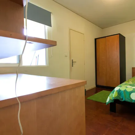 Rent this 2 bed room on Rua Conde de Avranches in 4200-491 Porto, Portugal