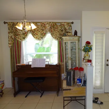 Image 2 - 112 Southwest Carter Avenue, Port Saint Lucie, FL 34983, USA - House for sale