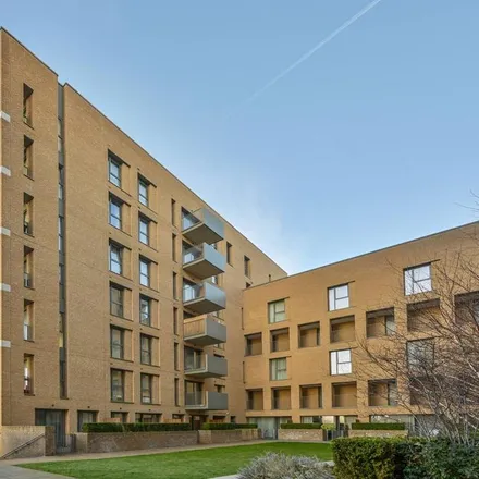 Rent this 3 bed apartment on Lakeview in Moorhen Drive, The Hyde