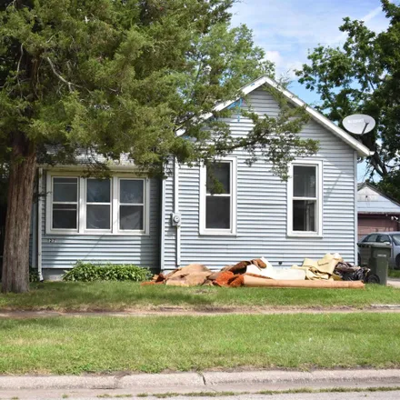 Buy this 2 bed house on 127 Adams Street in Waterloo, IA 50703