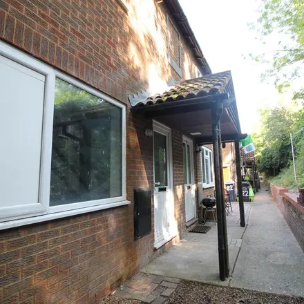 Rent this 1 bed townhouse on Westfield Walk in High Wycombe, HP12 3JN