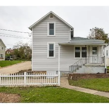 Buy this 2 bed house on 1451 Adair Street in Dubuque, IA 52001