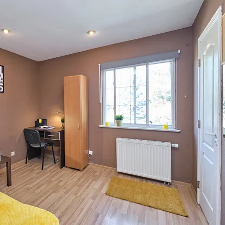 Rent this 5 bed room on Tunelowa 10 in 52-130 Wrocław, Poland