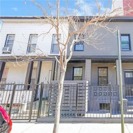 Image 3 - 927 Rogers Avenue, New York, NY 11226, USA - House for sale