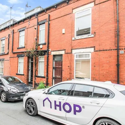 Rent this 2 bed townhouse on Oban Place in Leeds, LS12 3JT