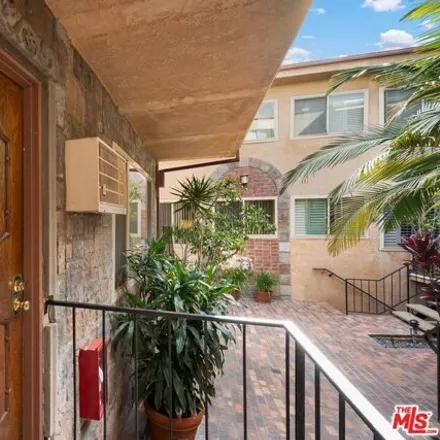 Image 5 - 1810 Camden Avenue, Los Angeles, CA 90025, USA - Condo for sale