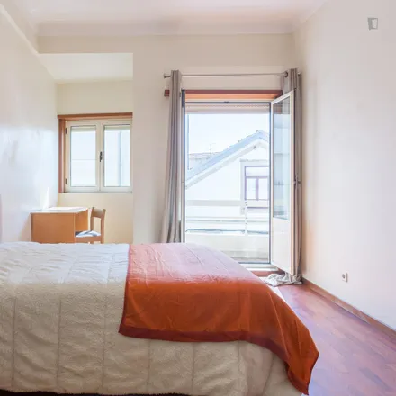 Rent this 3 bed room on Rua de Silva Porto in 4200-514 Porto, Portugal