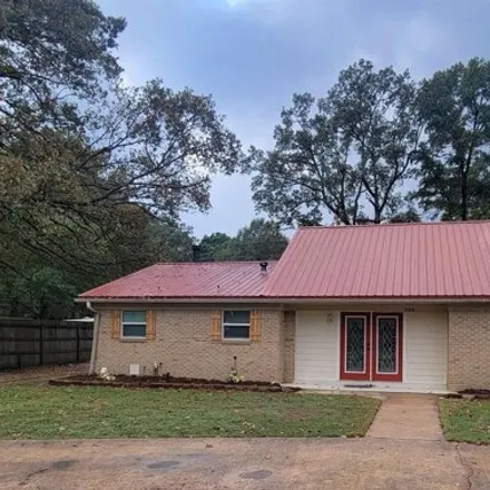 Buy this 4 bed house on 510 Manor Way in Lakewood Estates, Texarkana
