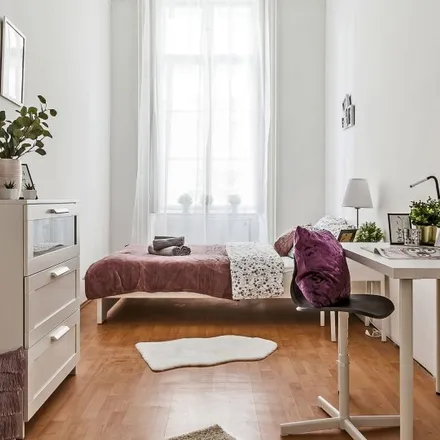 Rent this 4 bed room on Budapest in Bajcsy-Zsilinszky út 20, 1051