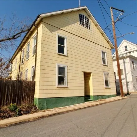 Buy this 4 bed house on 2006 East 20th Street in Northampton, PA 18067