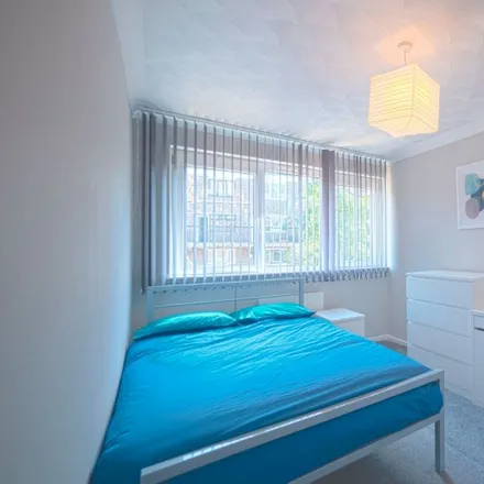Rent this 4 bed room on 6-32 Strafford Street in Canary Wharf, London