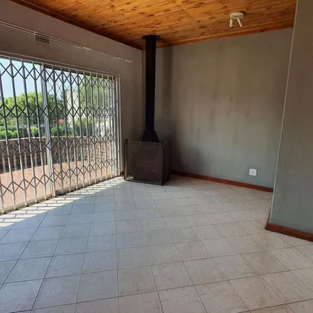 Rent this 3 bed apartment on Pick n Pay Local Constantia Kloof in Antelope Turn, Johannesburg Ward 85