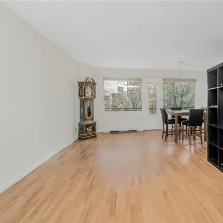 Image 3 - 3777 Independence Avenue, New York, NY 10463, USA - Apartment for sale