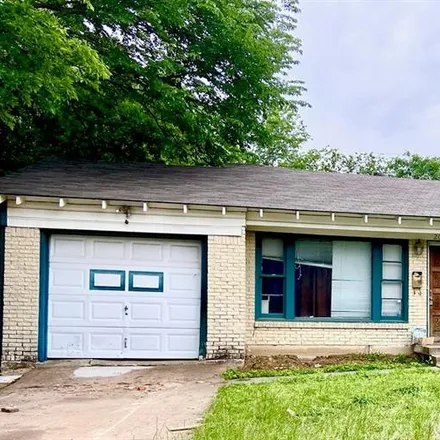 Buy this 3 bed house on 2021 Grandview Drive in Fort Worth, TX 76112