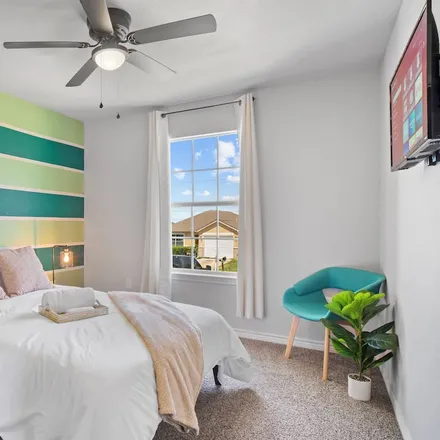 Rent this 4 bed apartment on San Antonio