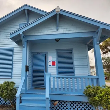 Rent this 2 bed house on 4005 Avenue N ½ in Galveston, TX 77550