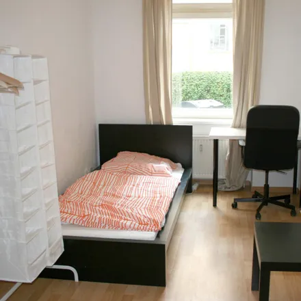 Rent this 5 bed room on Pintschstraße 16 in 10249 Berlin, Germany