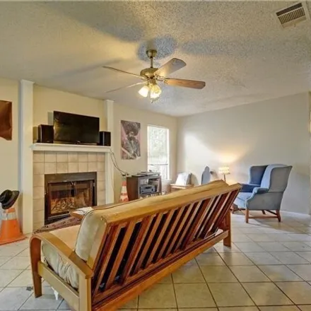 Image 6 - 2011 Kirksey Drive, Austin, TX 78741, USA - Apartment for rent