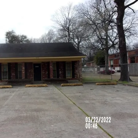 Buy this studio house on 113 Mill Road in Greenville, MS 38701