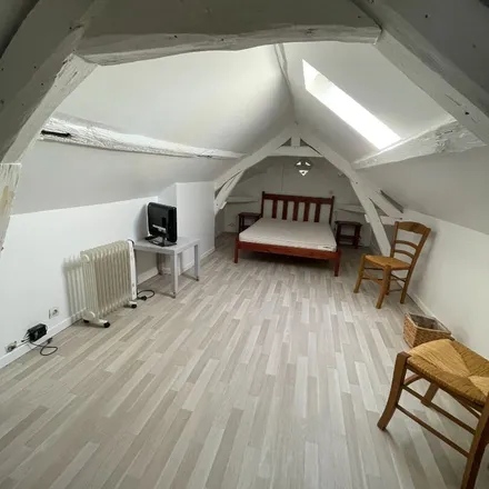 Rent this 3 bed apartment on 1 Mf de la Porte aux Vaches in 77300 Fontainebleau, France