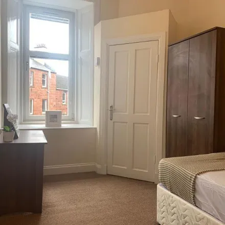 Rent this 2 bed apartment on Garrioch Road in North Kelvinside, Glasgow