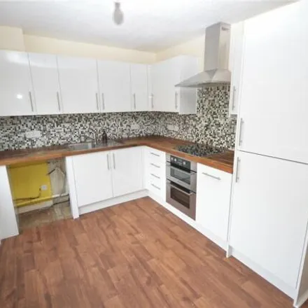 Image 2 - Spurcroft, Luton, LU3 4EG, United Kingdom - Townhouse for sale